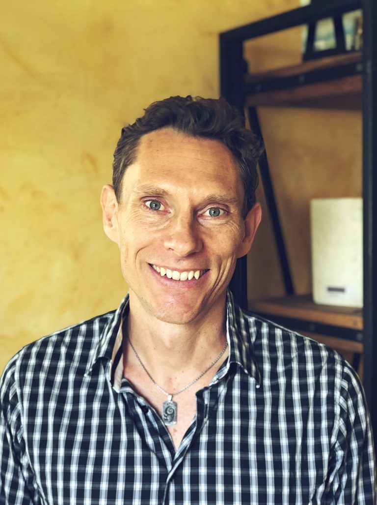 Portraet kariert 768x1027