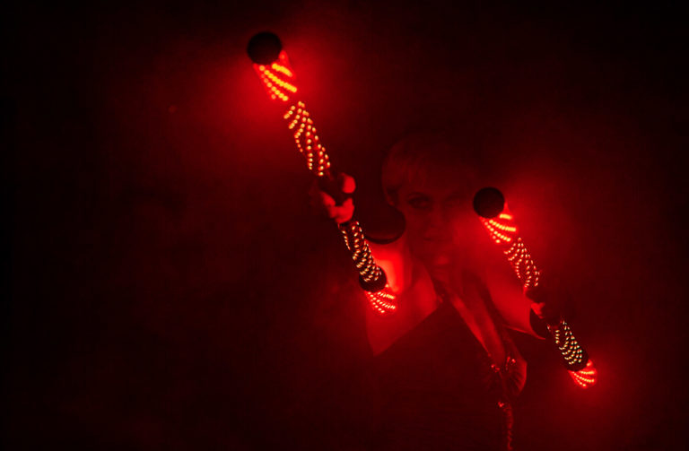 LED Lichtshow Lightshow Hochzeit individuelle Motive Sabrina Wolfram Taenzerin Saengerin Kuenstlerin Heidelberg Copyright Hans Dieter Brand 768x503