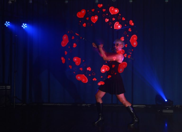 Lichtshow Hochzeit individuelle Motive Herzen Inszenierung Sabrina Wolfram SWAP Heidelberg 768x556