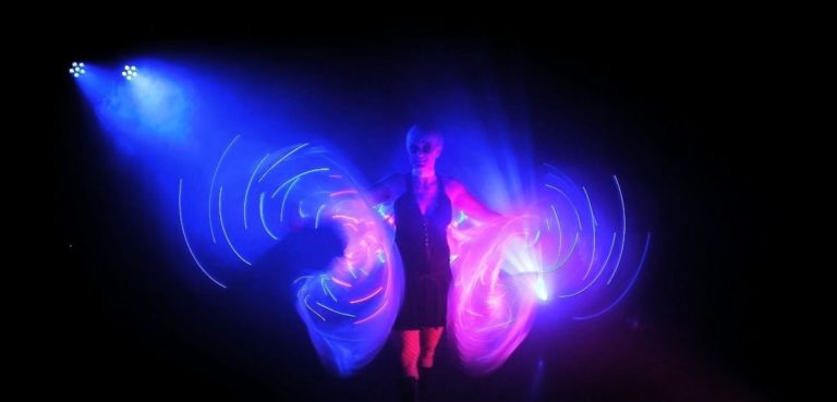 lichtshow lightshow led show led lichtshow heidelberg mannheim frankfurt grafik pixel poi logo darstellen firmenevent firmenfeier corporate events showact kuenstler weihnachtsfeier 768x369